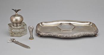 SKRIVSTÄLL, kunglig gåva, 3 delar, silver, Erik Fleming, Borgila 1926, B.H. Edlund, Stockholm, 1922.