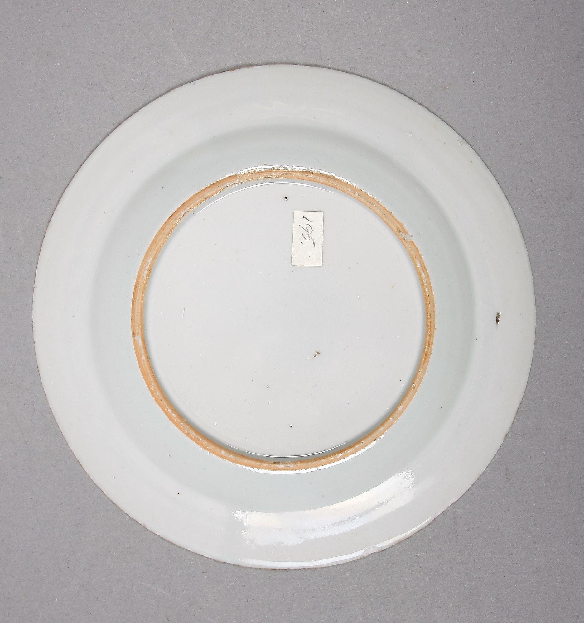 TEKOPPAR MED FAT, 4 st samt ASSIETTER, 2 st, porslin, Kina, 1700-1800-tal.