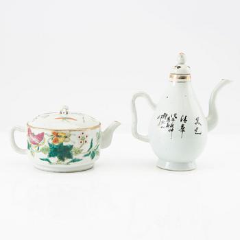 Teapots 2 pcs China 18th/19th century porcelain.