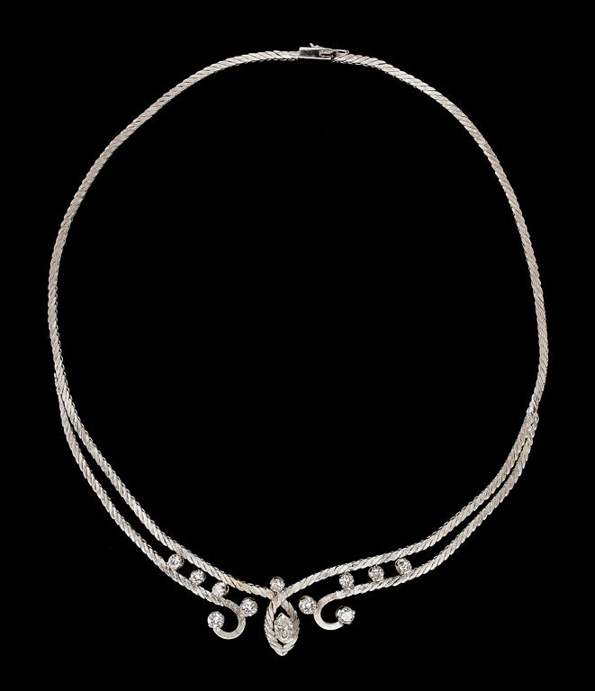 COLLIER, navettslipade diamanter, tot. ca 0.75 ct och briljanter ca 2 ct.  Ca G (Top Wesselton)/VS.