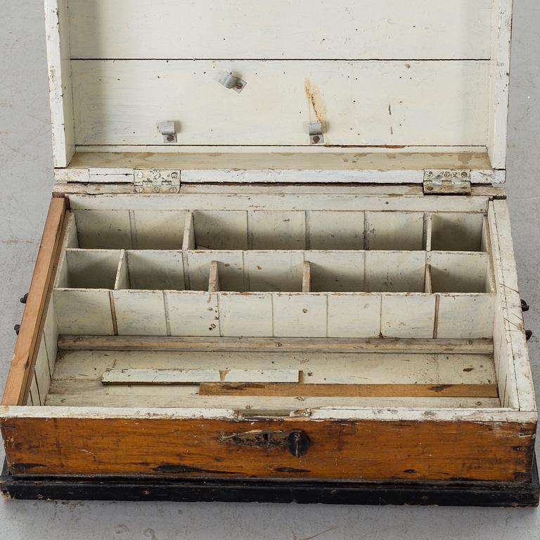 19TH CENTURY BOX.