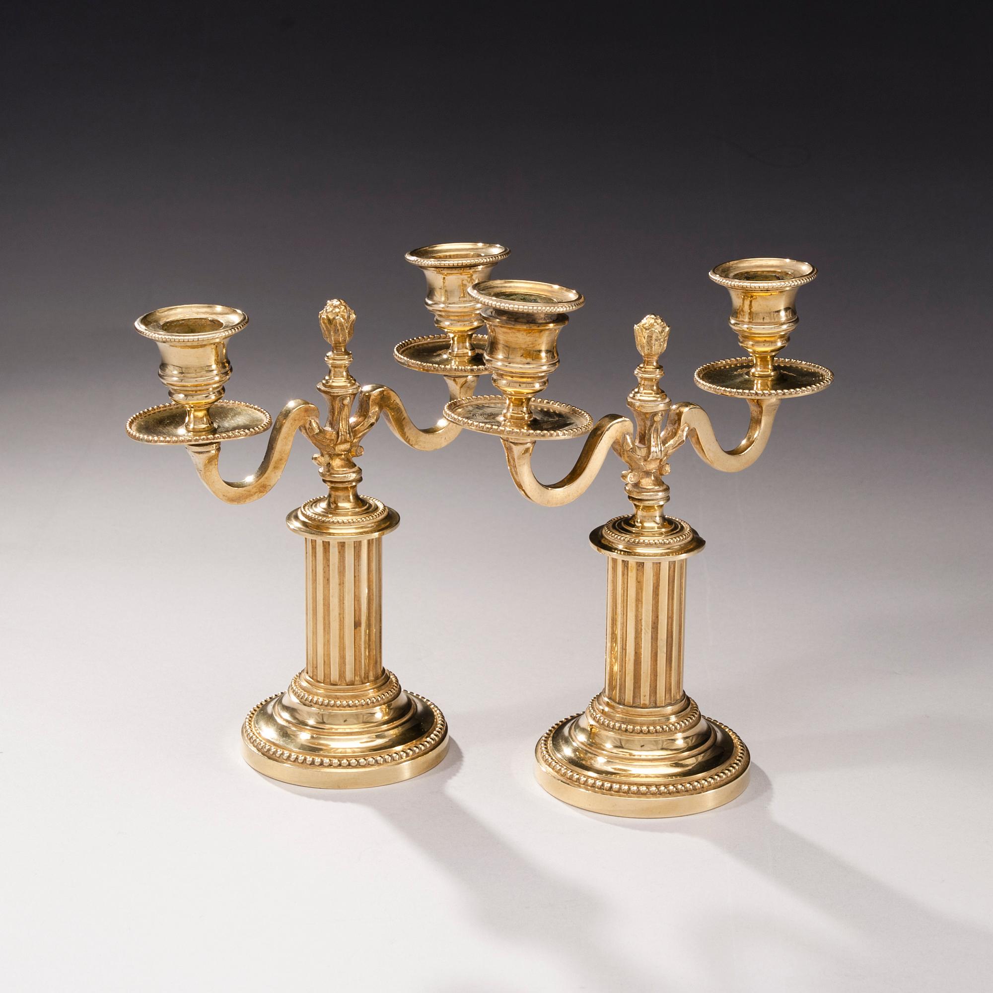 KANDELABRAR, ett par, mässing, Louis XVI-stil, 1800-tal.