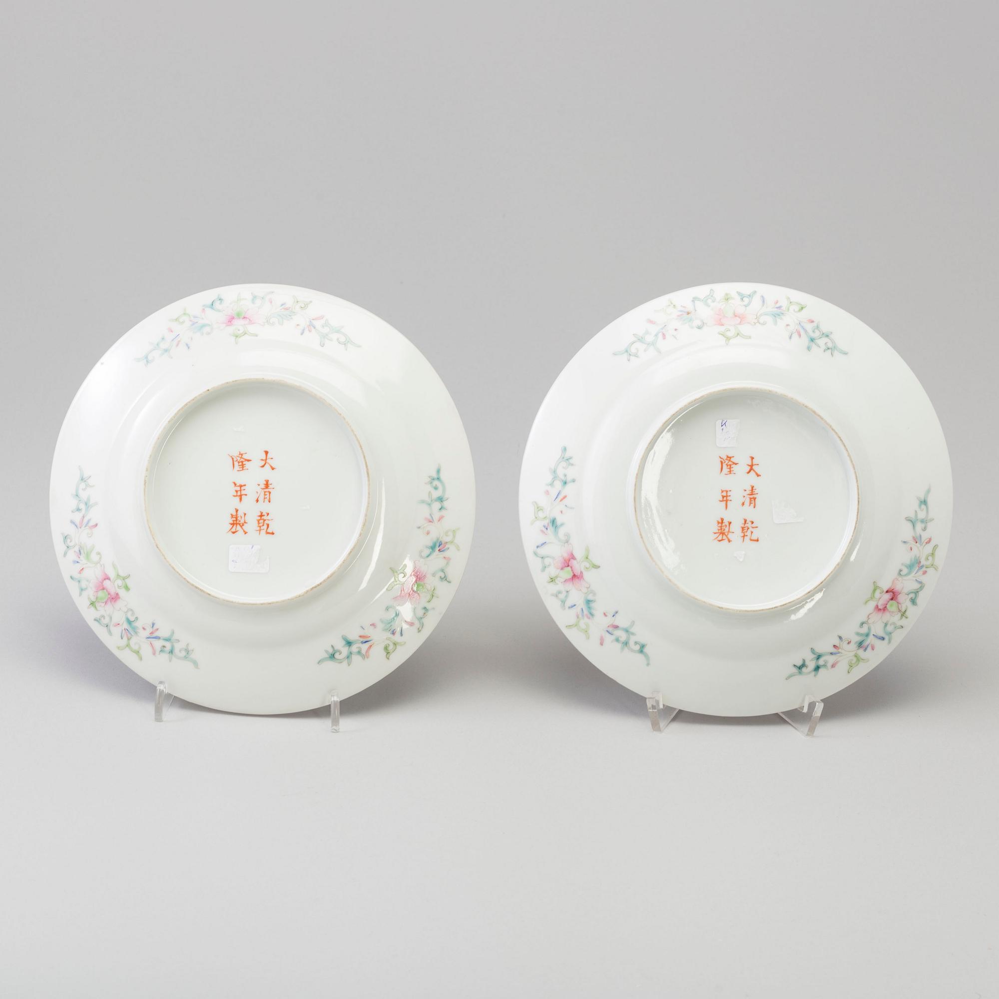 A pair of Chinese  famille rose 'mille fiori' porcelain dishes, early 20th century.