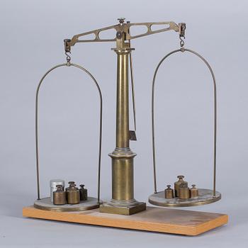 APOTEKVÅG med VIKTER, 1900-talets början.