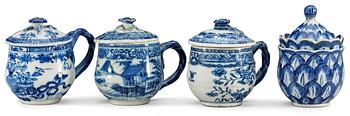 39. A set of four odd blue and white custard cups with covers, Qing dynasty, Kangxi (1662-1722).