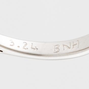 Ring 18K white gold with a ruby and navette- and brilliant-cut diamonds.