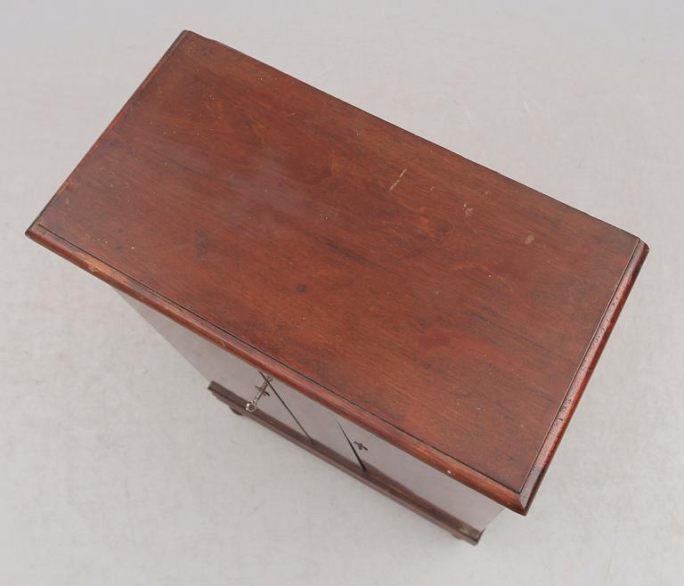 SKÅP, senempire, 1800-talets mitt.
