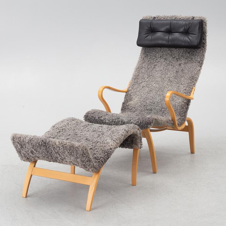 Bruno Mathsson, Armchair with footstool, "Miranda", Bruno Mathsson International, Värnamo, 2001.