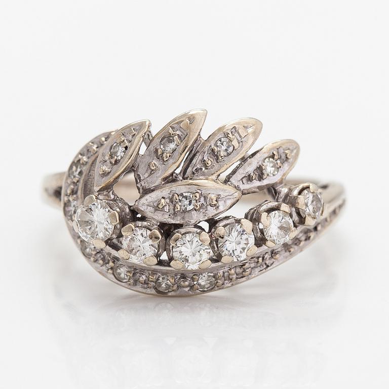 An 18K white gold ring with diamonds ca. 0.30 ct in total. Import marked Kulta Kauris, Helsinki 1974.