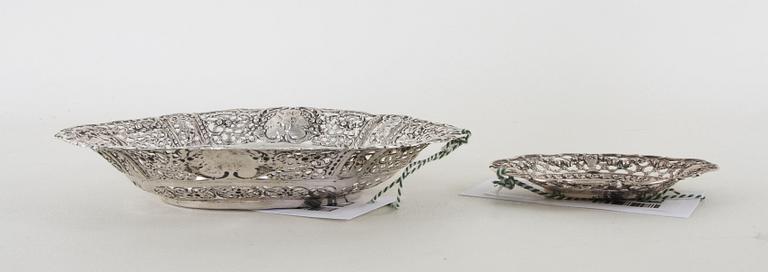 FAT, 2 st, silver, importstämplar.