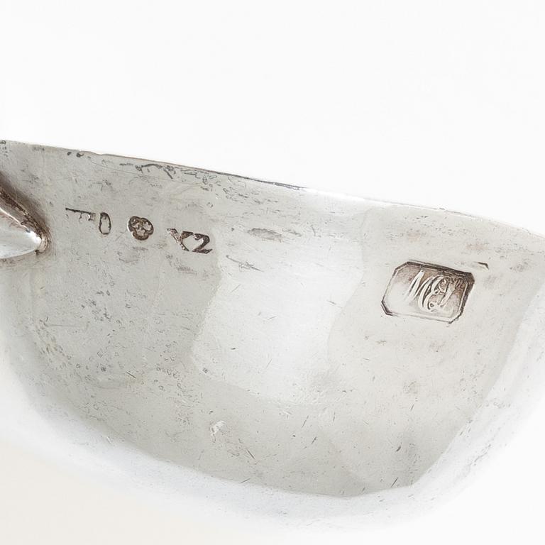 Soppslev, såssked samt strösked, silver, Sverige och England omkring år 1800.