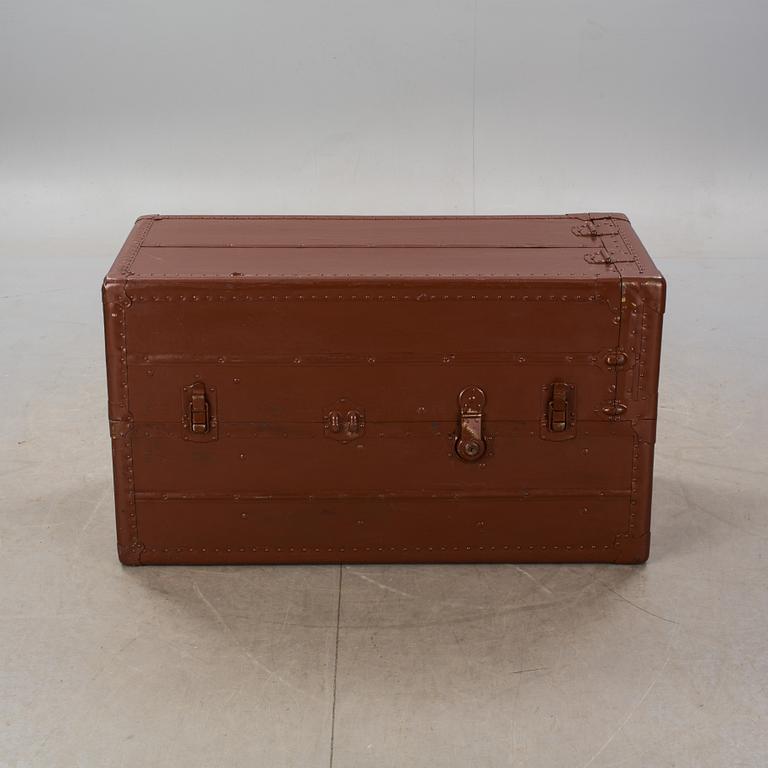 RESEKOFFERT/GARDEROB, "Steamer Trunk Wardrobe".