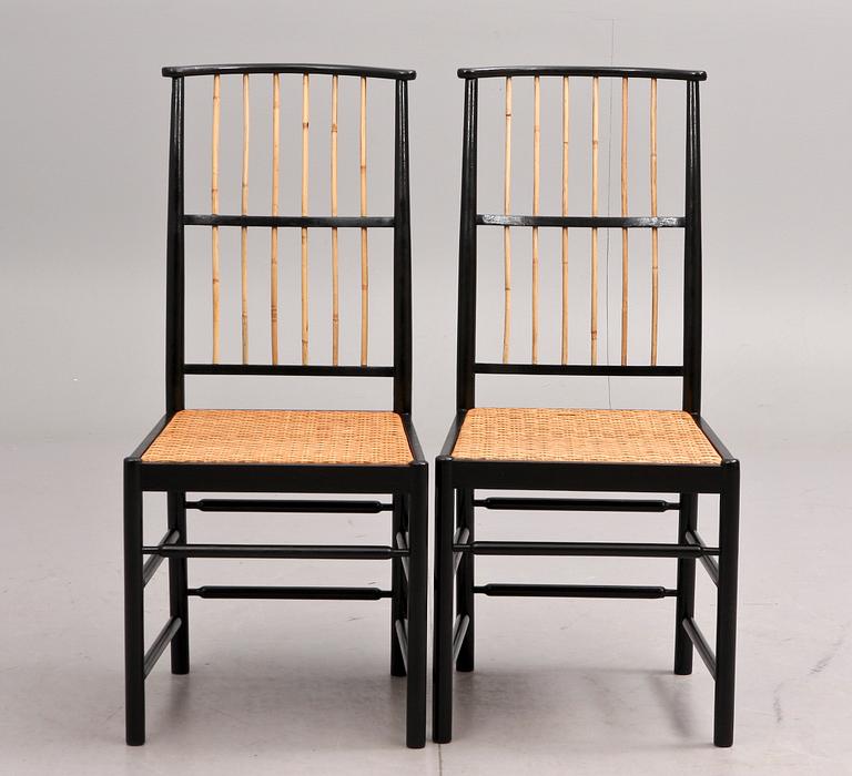 STOLAR, ett par, firma Svenskt Tenn, design Josef Frank. Modell 2025.