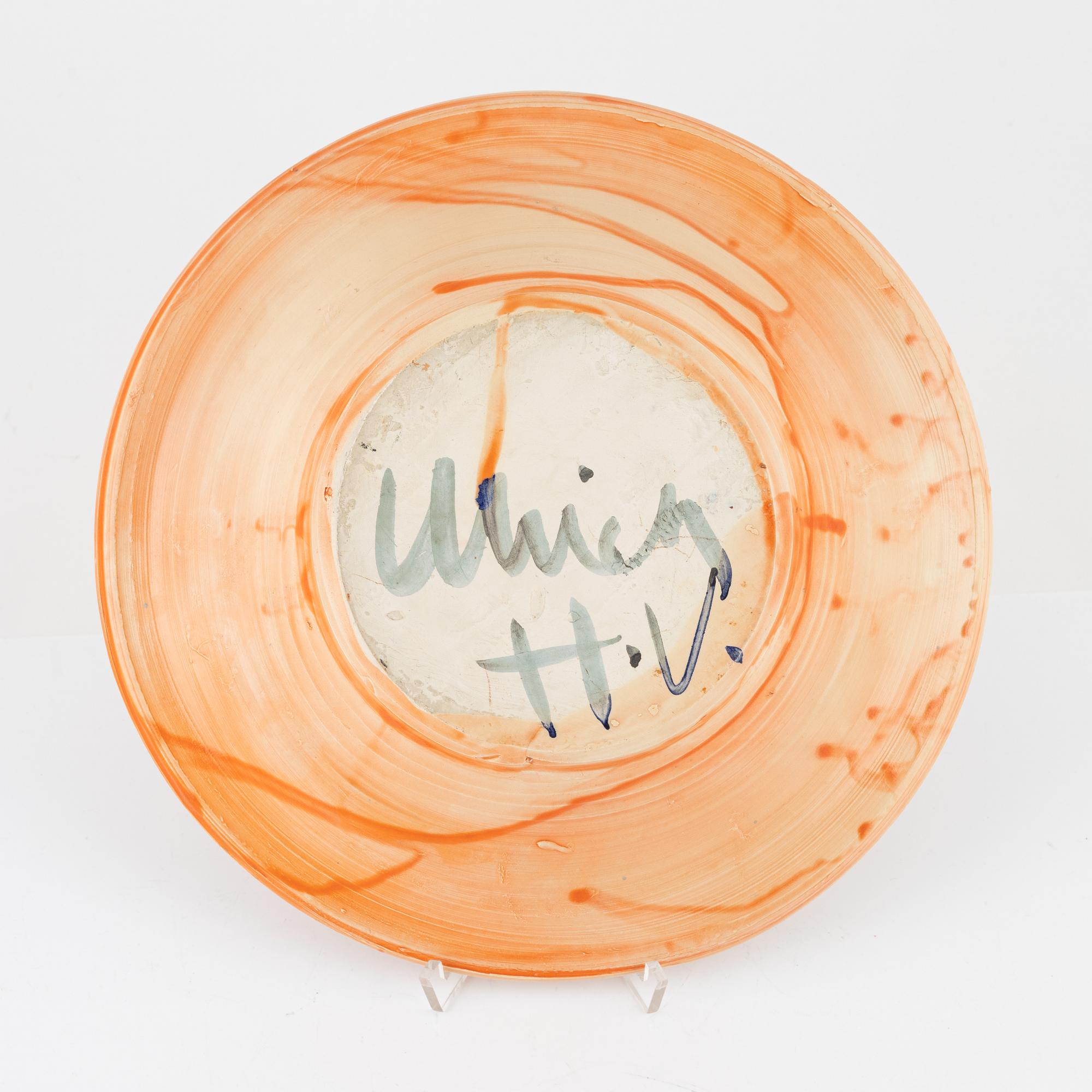 Ulrica Hydman-Vallien, a signed bowl.