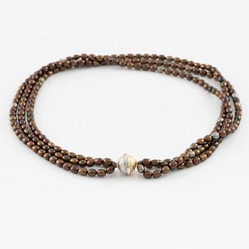 Per Borup, necklace of cultured coloured freshwater pearls, clasp 18K gold with diamonds.