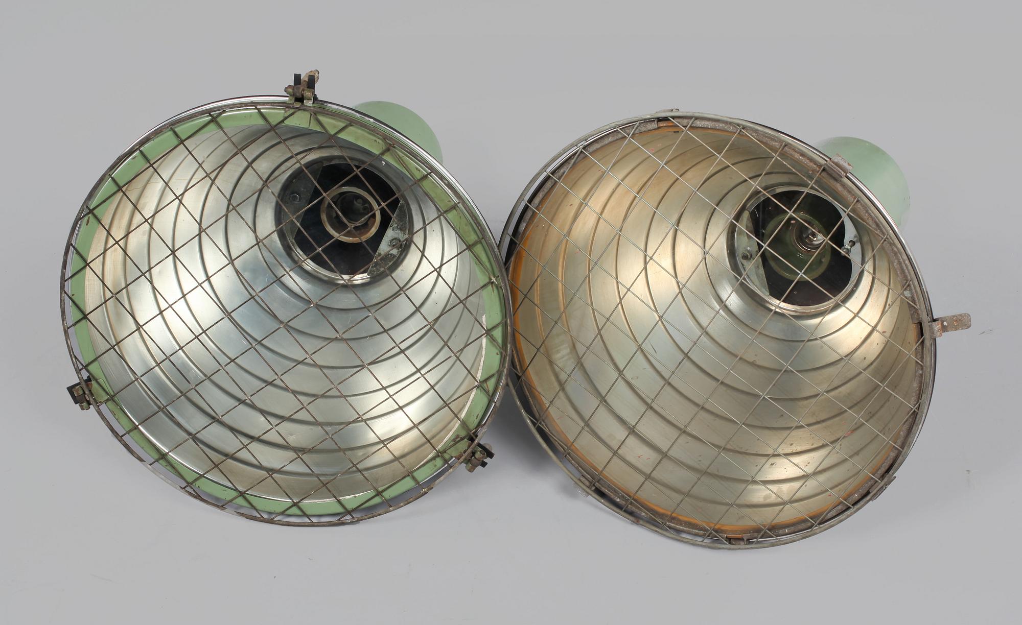 INDUSTRILAMPOR, ett par, 1900-talets andra hälft. Höjd 55 cm.