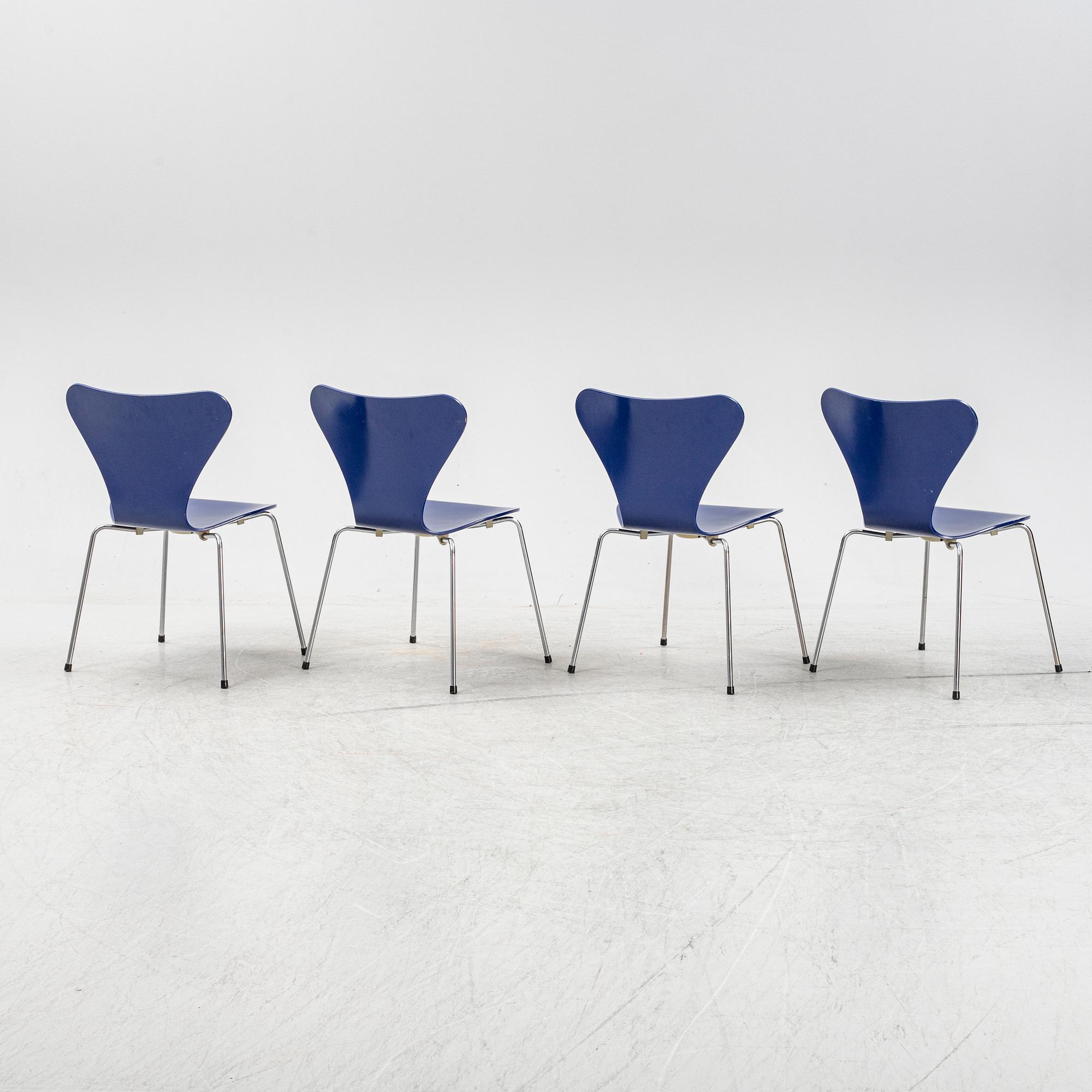 Arne Jacobsen, stolar, 4 st, "Sjuan", Fritz Hansen, Danmark, daterade 1989.