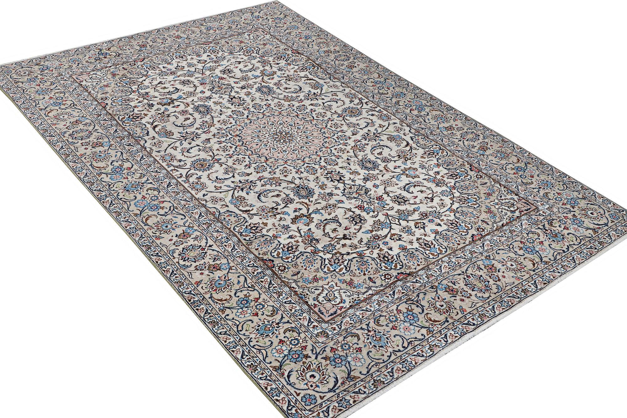 Matta, Keshan, ca 292 x 191 cm.