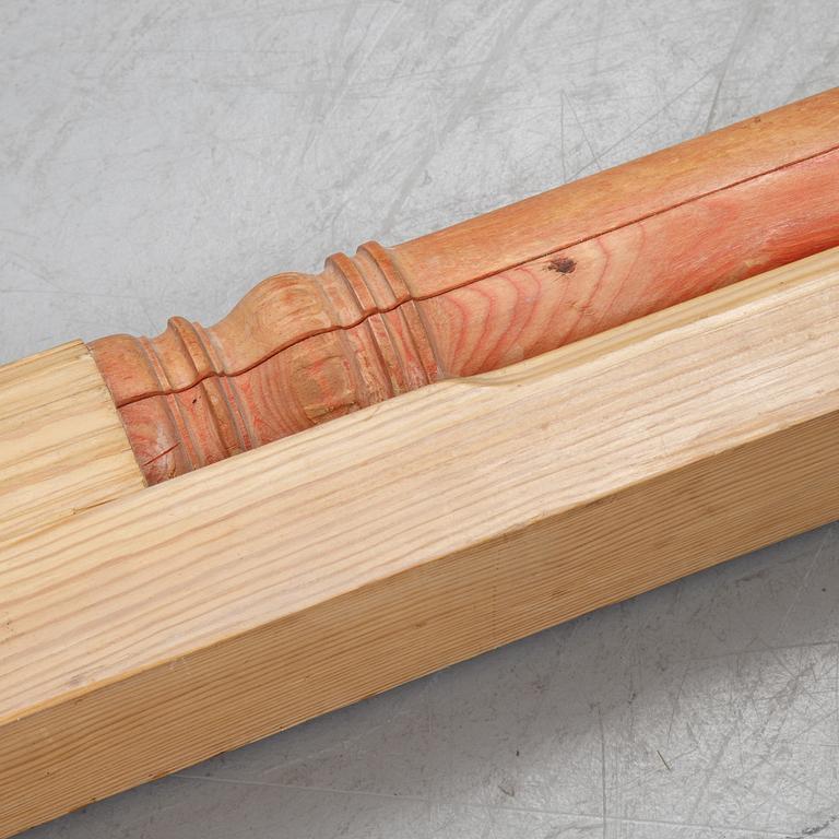 A pair of 20th century decor elements.