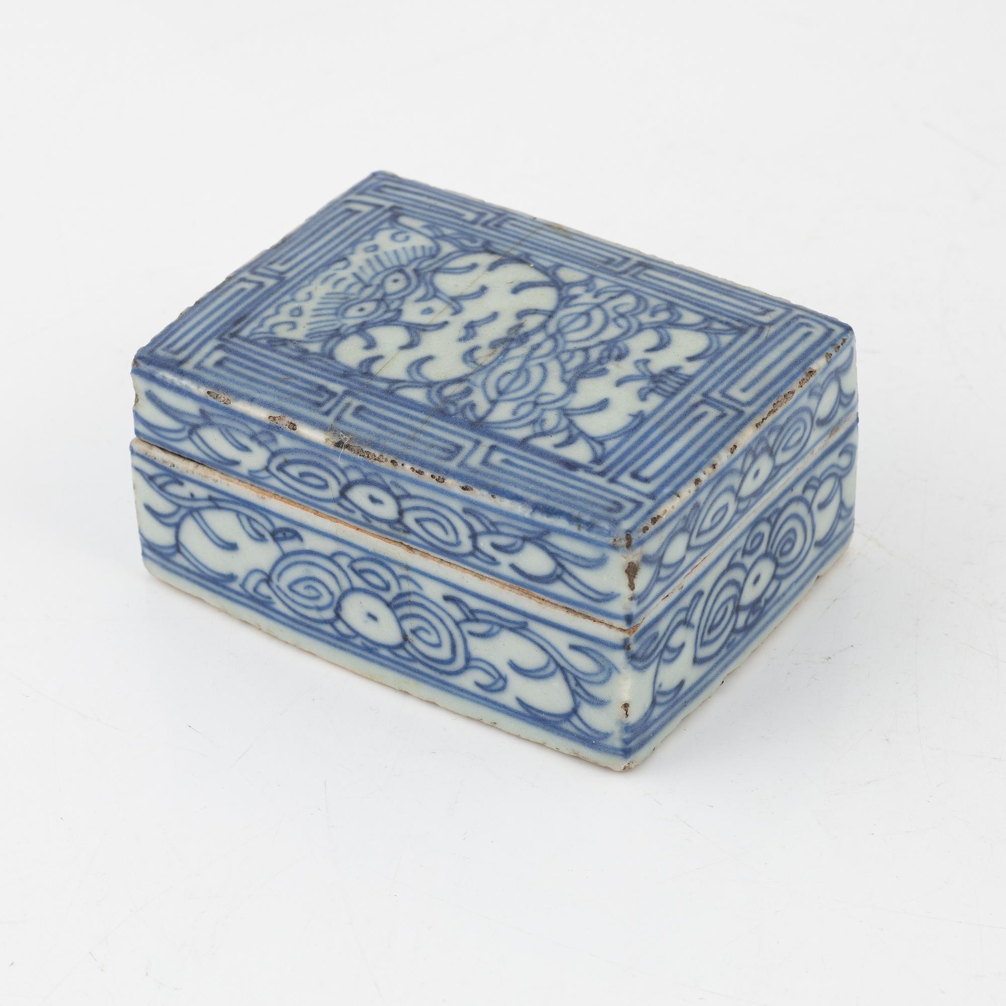 Six pieces of Chinese porcelain, 18th-20th century.