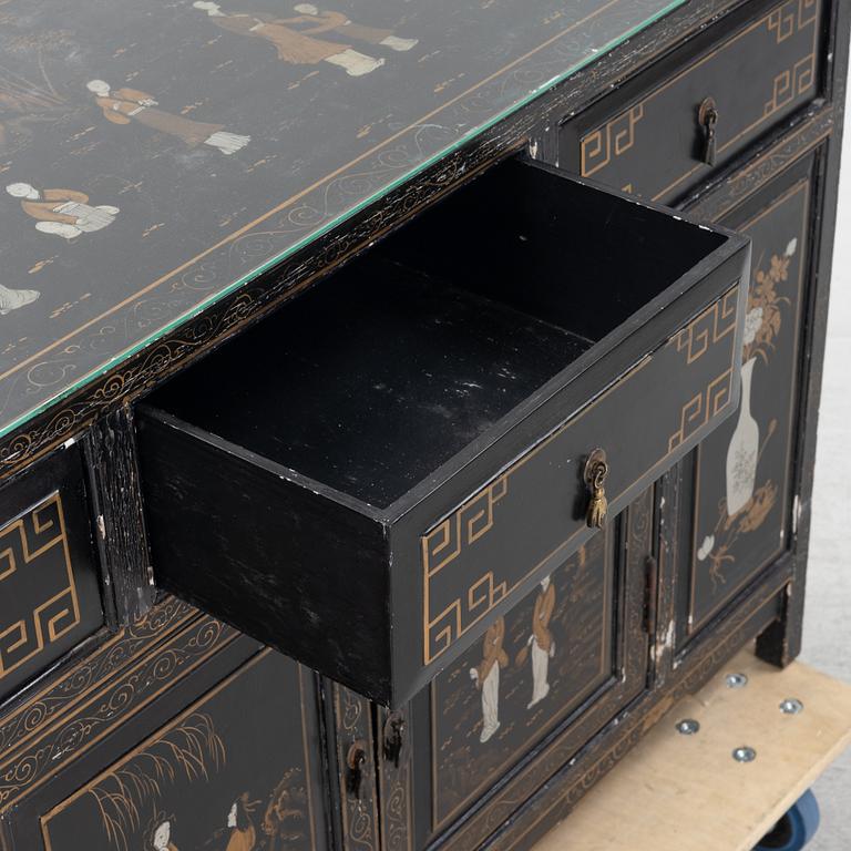 A Chinese chest of drawers / sideboard, 20th century.