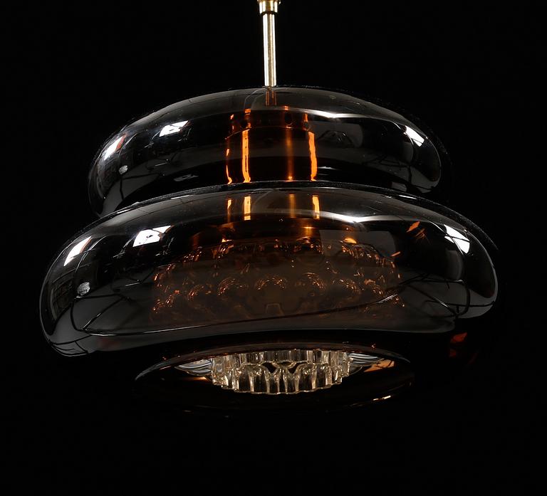 TAKLAMPA, "Bubblan", Carl Fagerlund, Orrefors, 1900-talets andra hälft. Höjd ca 35 cm exkl kedja.