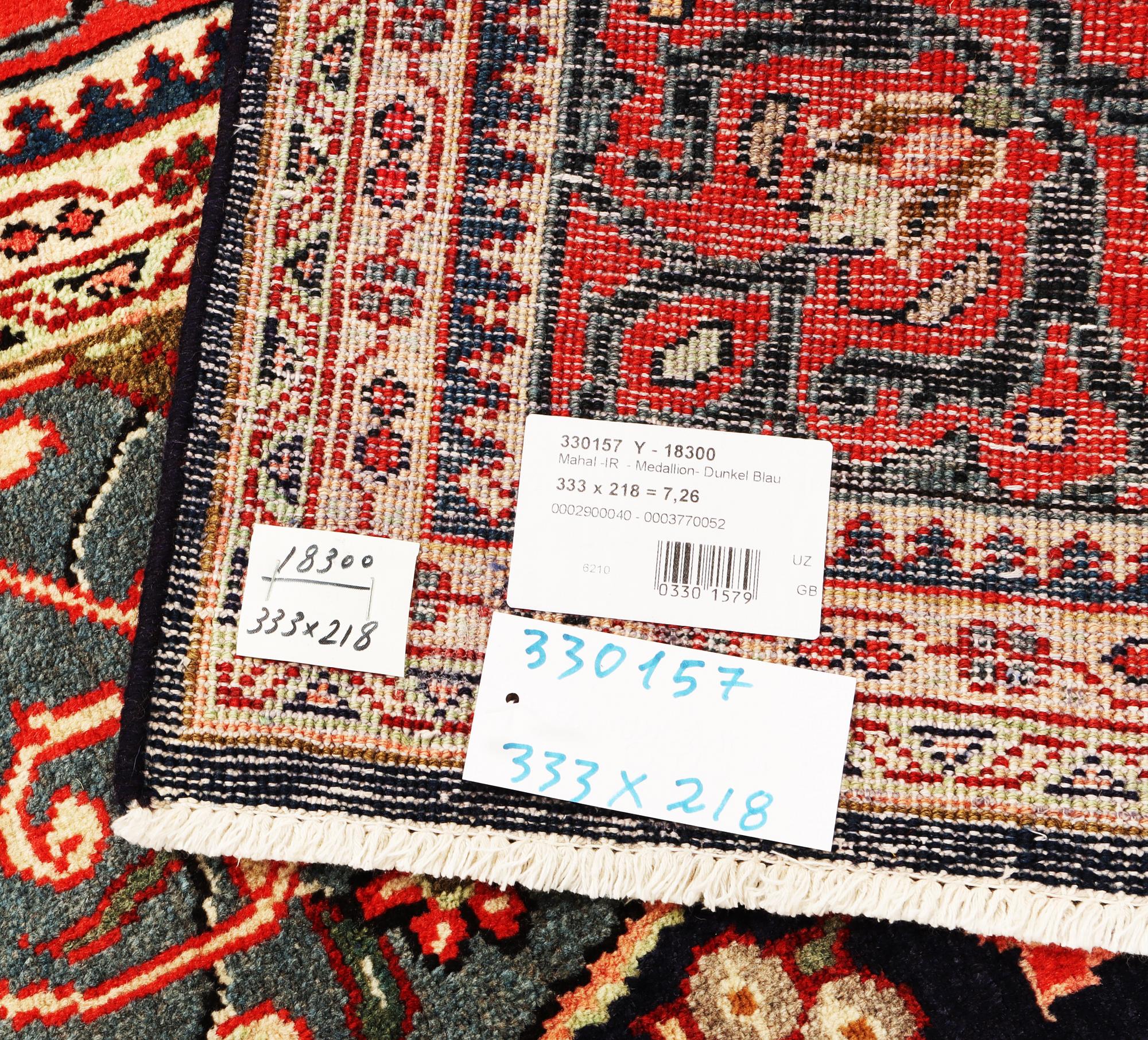 Matta, Najafabad, ca. 333 x 218 cm.