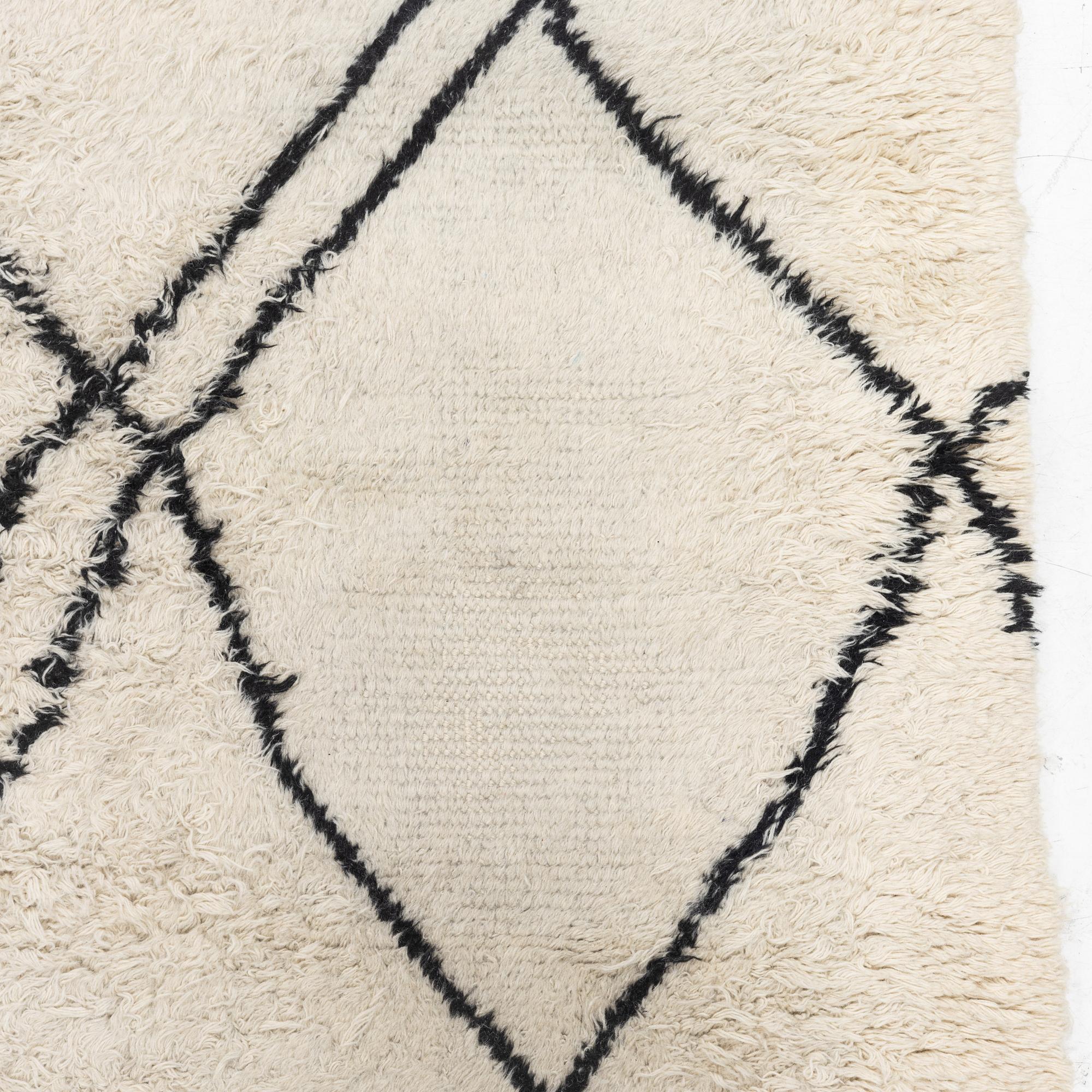 A carpet, Beni Ourain, Morocco, approx. 295 x 236 cm.