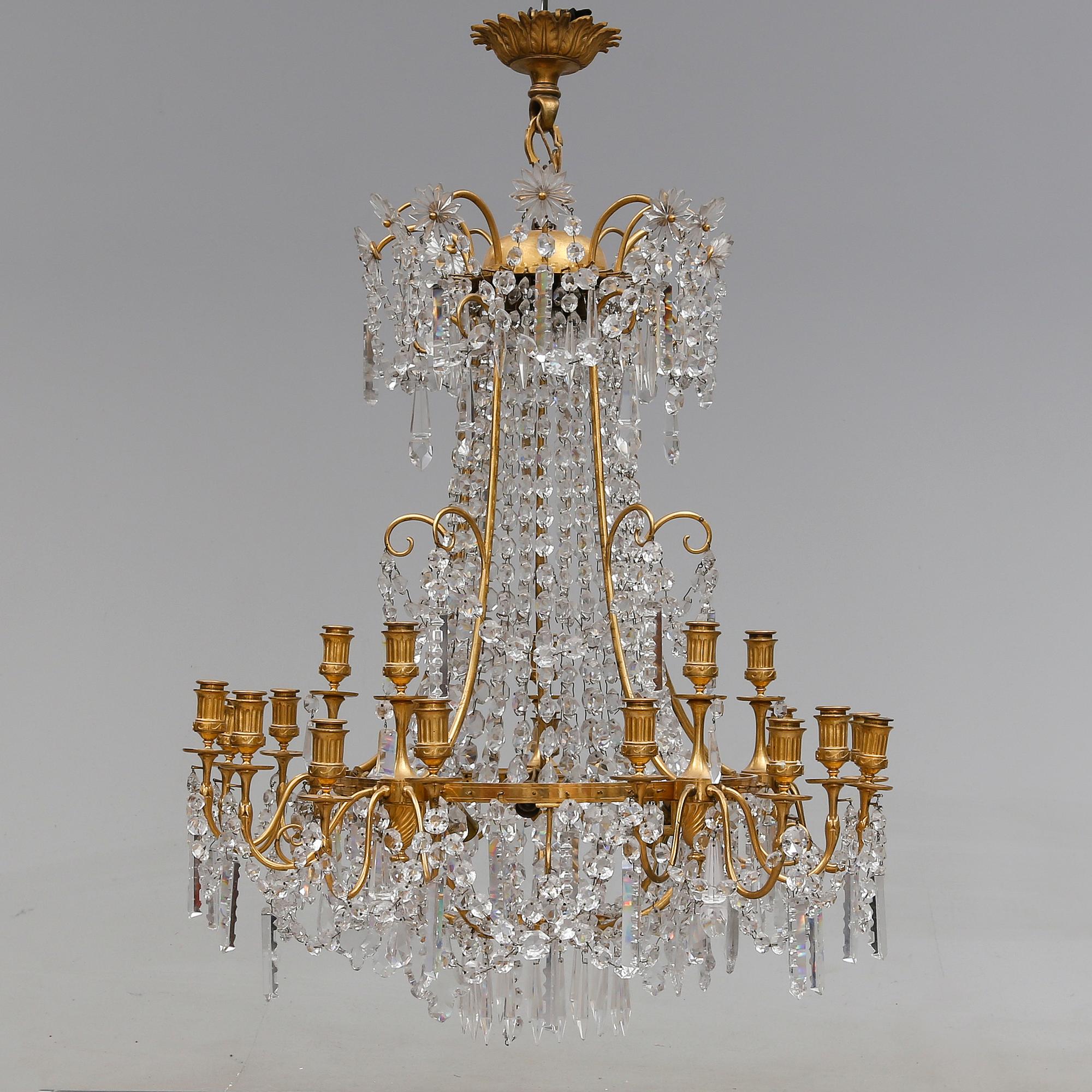 LJUSKRONA, Louis XVI-stil, 1900-talets första hälft. Höjd ca 98 cm.