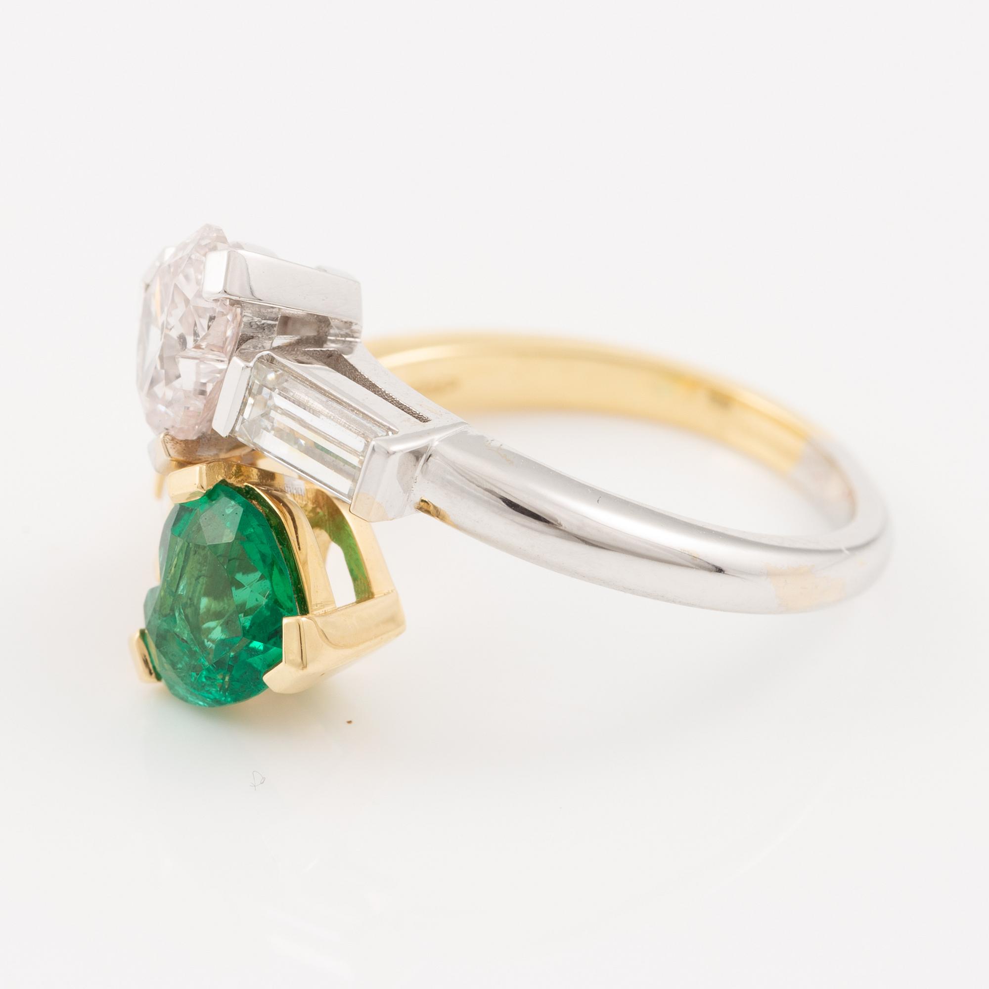Ring, 18K gold with heart-shaped diamond and emerald.