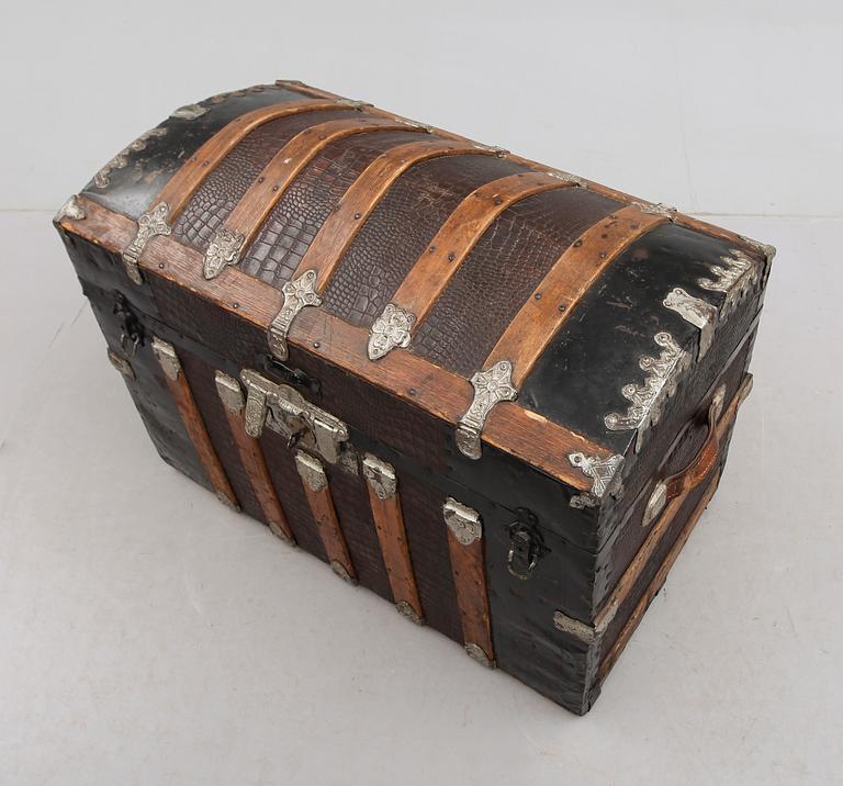 KOFFERT, 1900-talets första hälft.