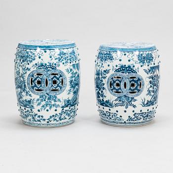 Two Chinese blue and white porcelain garden seats, the latter half of the 20th century.