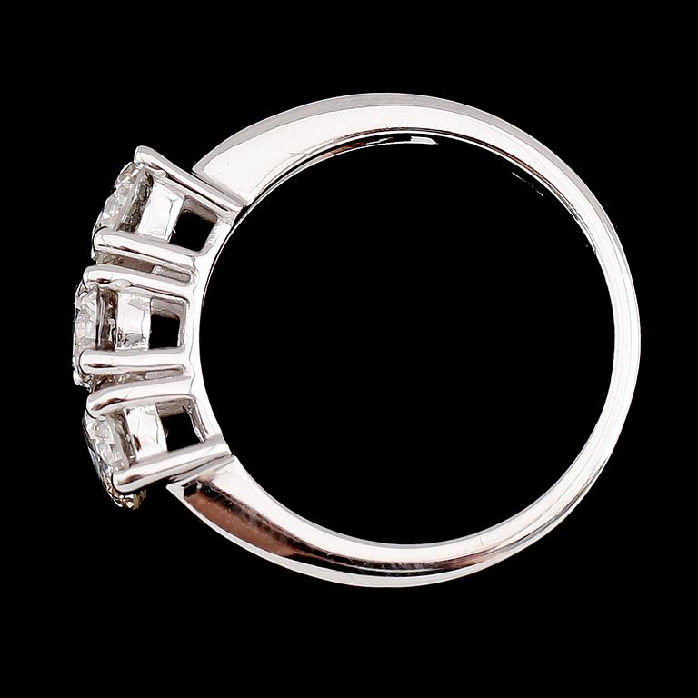 RING, 18 k vitguld, briljantslipade diamanter tot 1.84 ct.