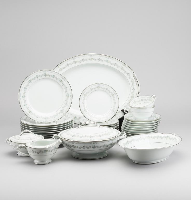 A Japanese Noritake 78 pcs dinner set, mid 1900's.