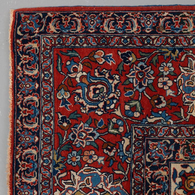 A RUG, a semi-antique Esfahan, ca 219 x 140,5-147,5 cm.