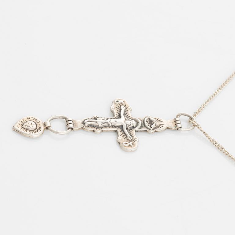 Hänge, Krucifix / Räisäläkorset av Germund Paaer, Kalevala, med kedja silver.