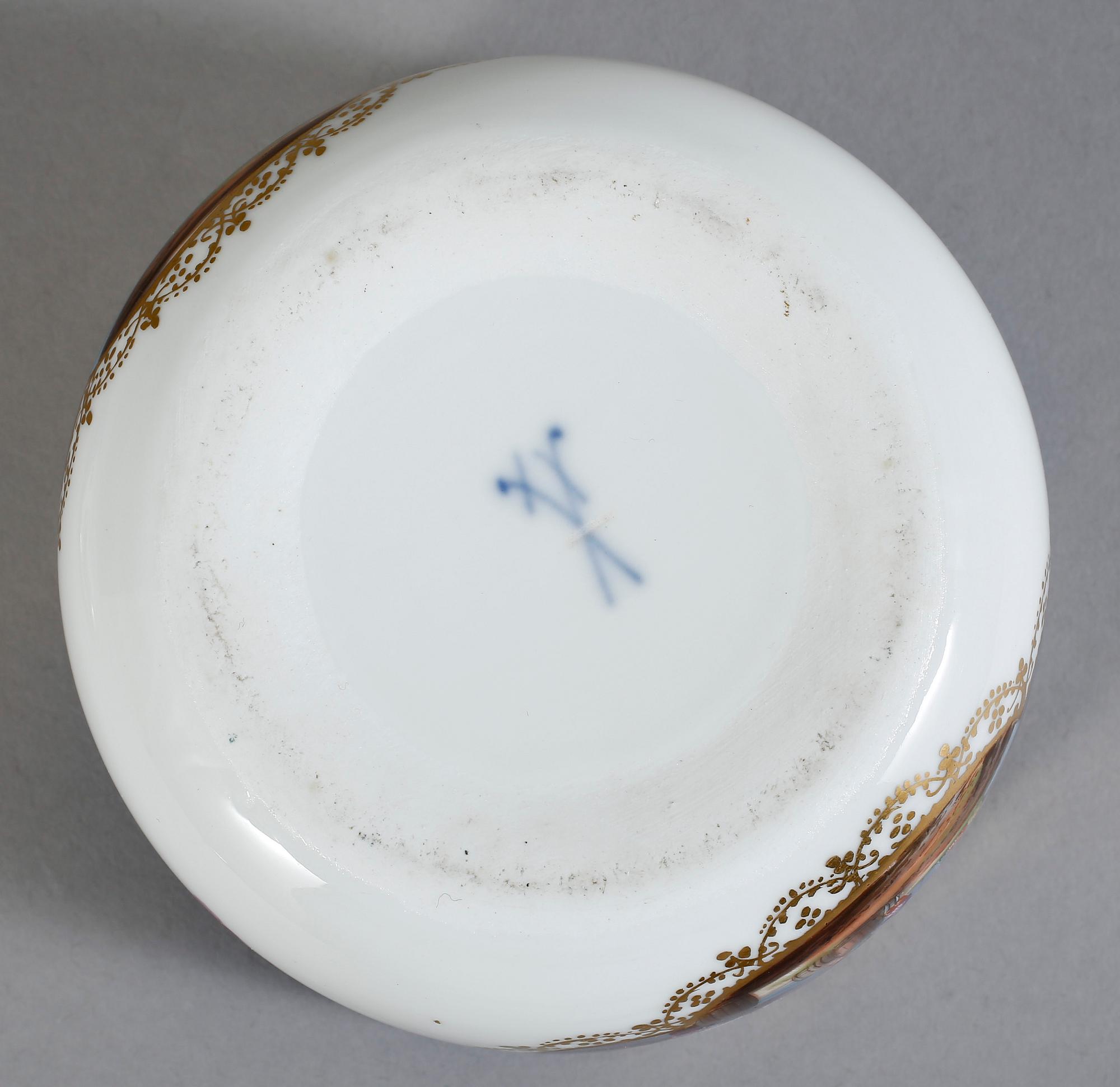 LOCKDOSA, porslin, Meissen, andrasortering, 1800-tal.