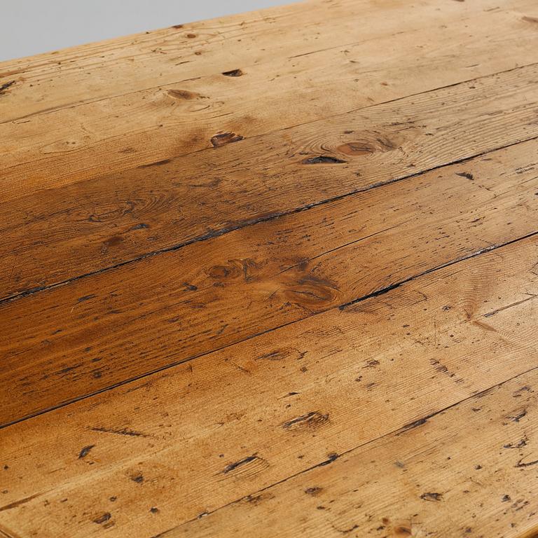 A dining table from the 20th century, partly by elder parts.