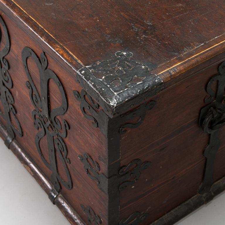 A Finnish folk art chest from Loimaa, 18th century.