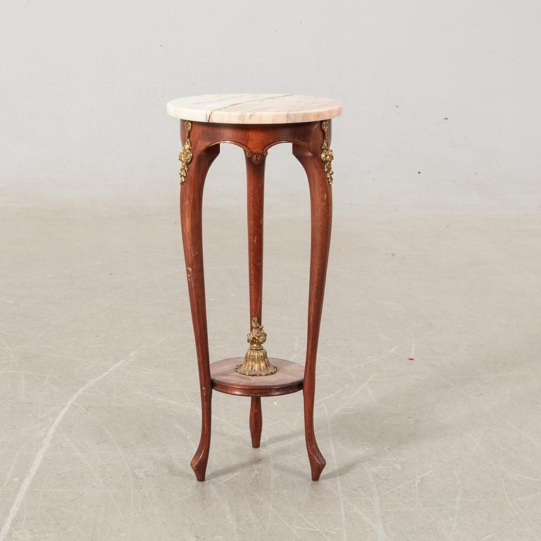 Pedestal Louis XV style, first half of the 20th century.