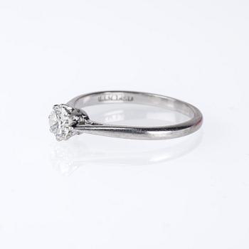 RING, platina samt 18K vitguld med briljantslipad diamant ca 0.50 ct.