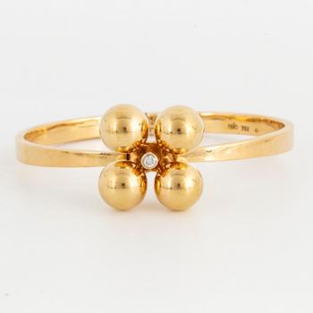 18K gold and brilliant-cut bangle.  Design Relo Luzern.