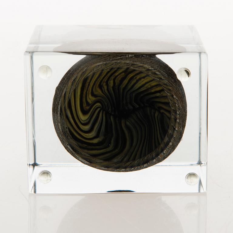 OIVA TOIKKA, A glass cube signed Oiva Toikka Nuutajärvi 1980 and numbered 847/1000.