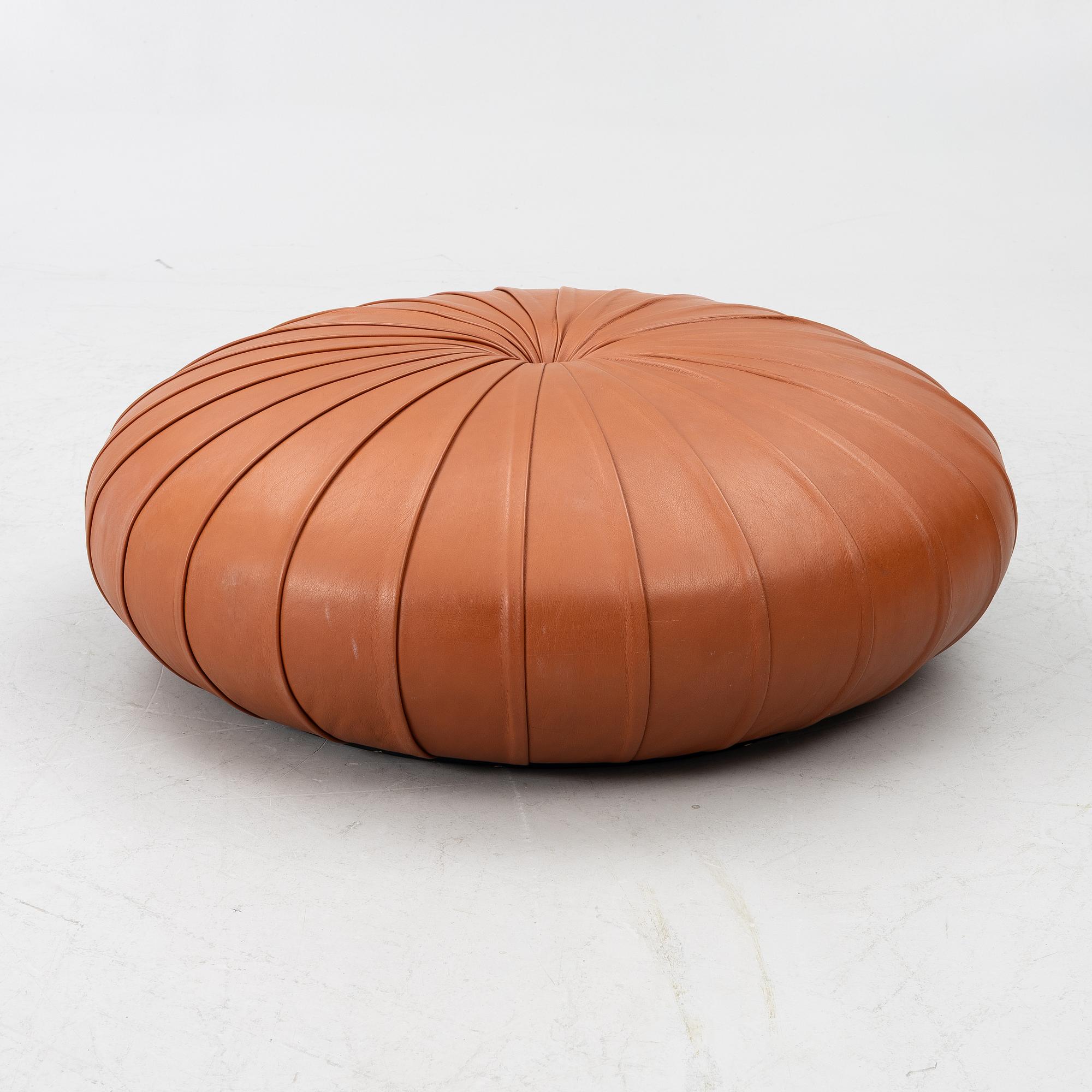 Sittpuff, "Esedra", Monica Förster.