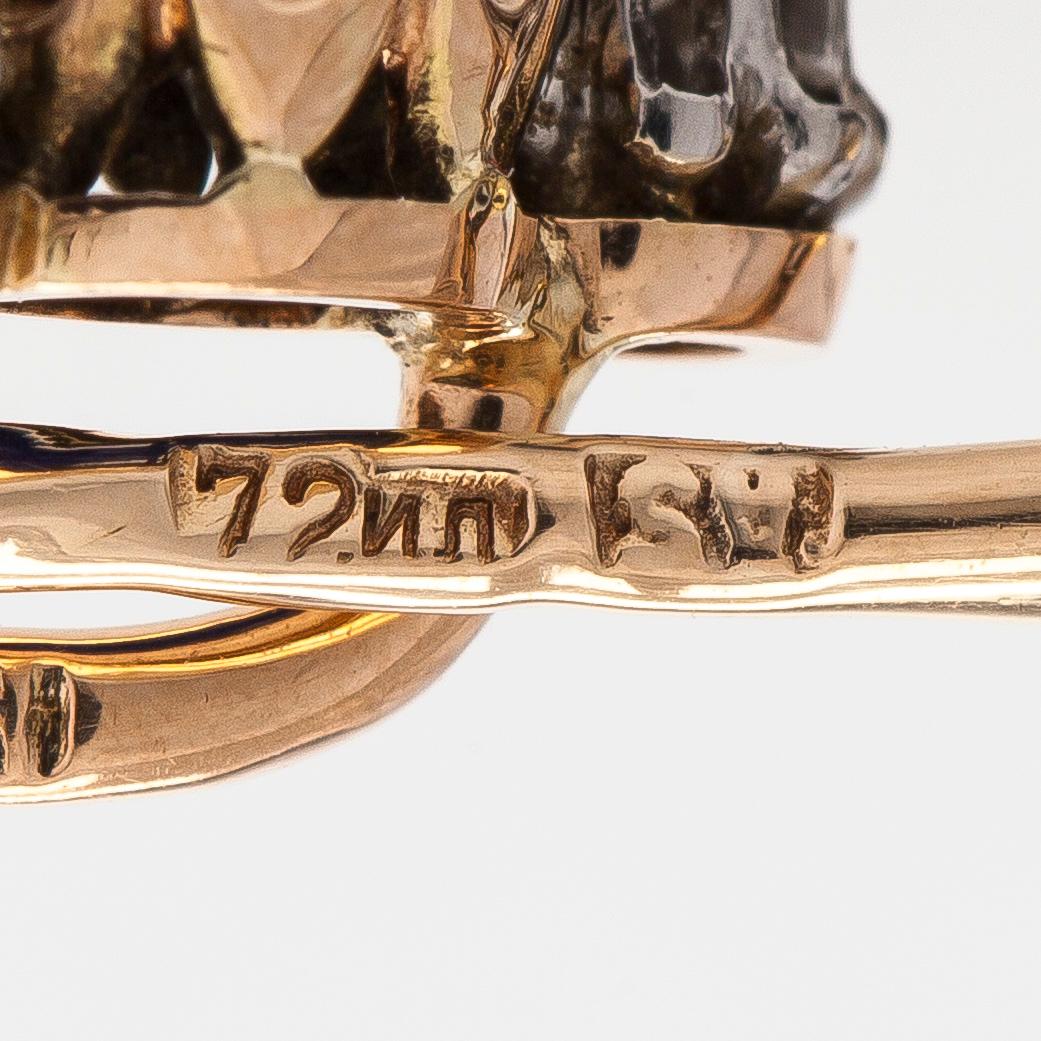 Broschnålar, tre stycken, 14-18K guld med safir, diamanter och pärla. Ryssland 1898-1908.