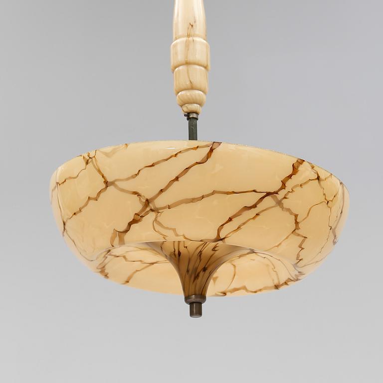 TAKLAMPA, 1900-talets första hälft. Höjd ca 70 cm.