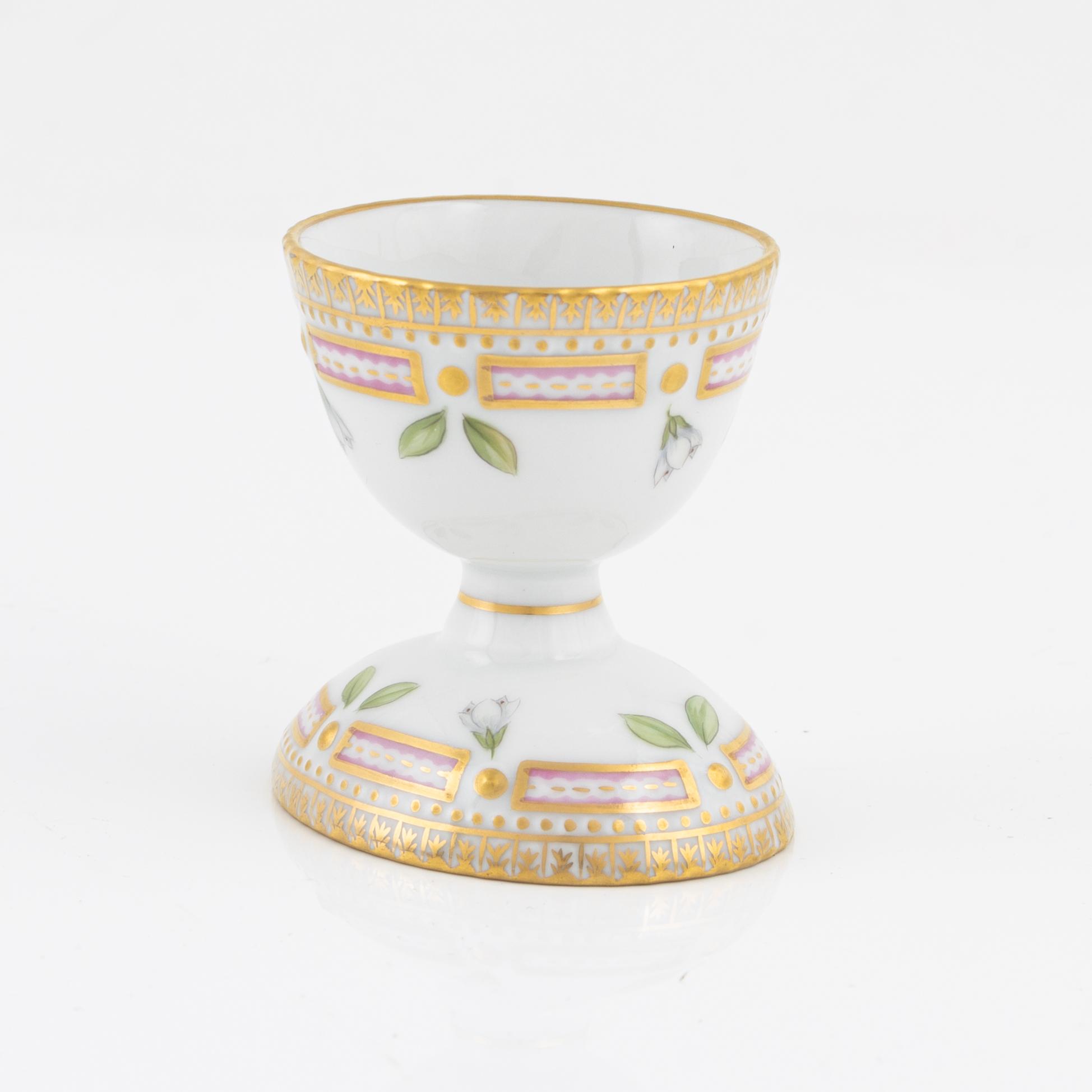 Assiett samt äggkopp, "Flora Danica", Royal Copenhagen, Danmark, 1985-1991.