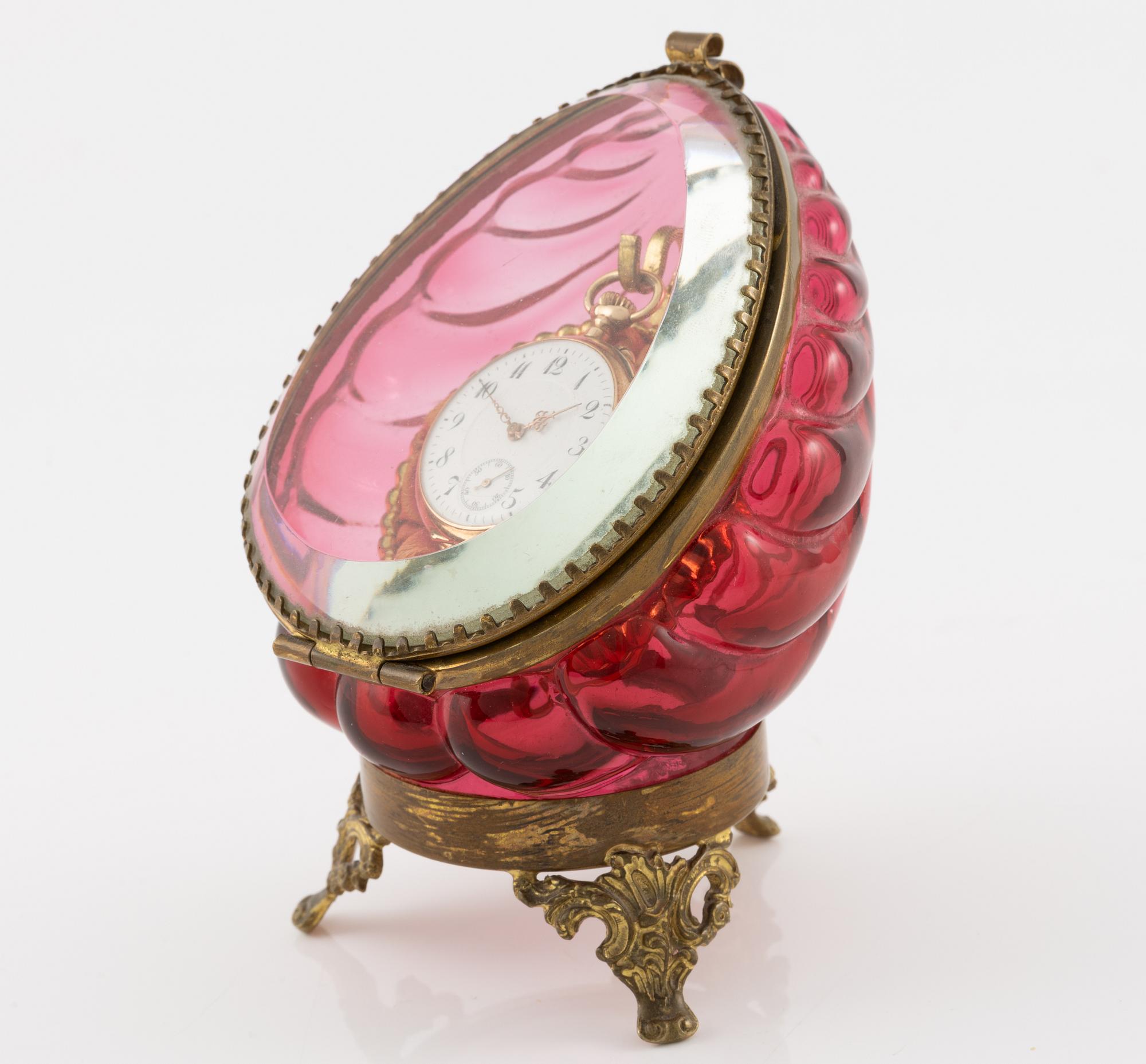 Pocket watch, 14K gold, with stand, 33 mm.