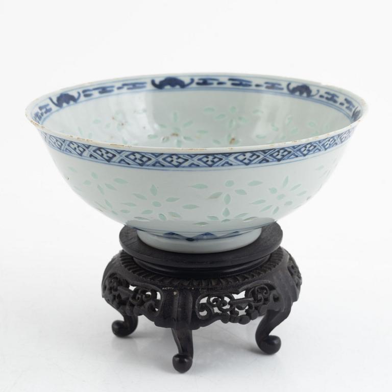 A Chinese blue and white porcelain bowl, late Qing dynasty/around 1900.