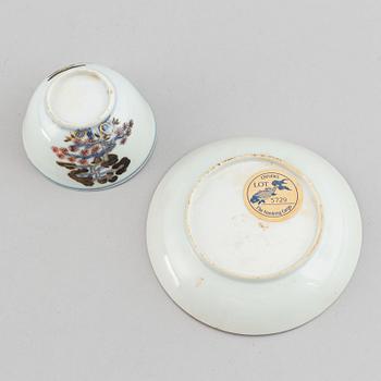 A ship wreck tea cup with stand, Qing dynasty, 18th Century.